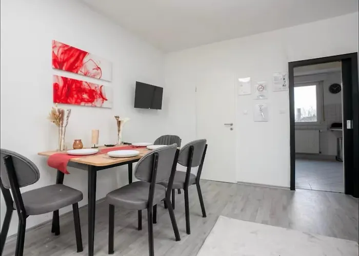 Livemore24 - Space In West 24-7 Check-in *