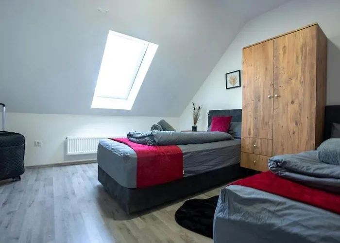 Livemore24 - Space In West 24-7 Check-in